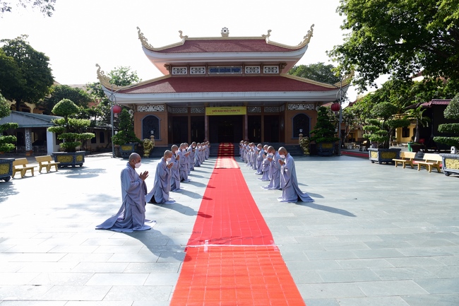 Lễ truyền giới Sa di Phương Trượng